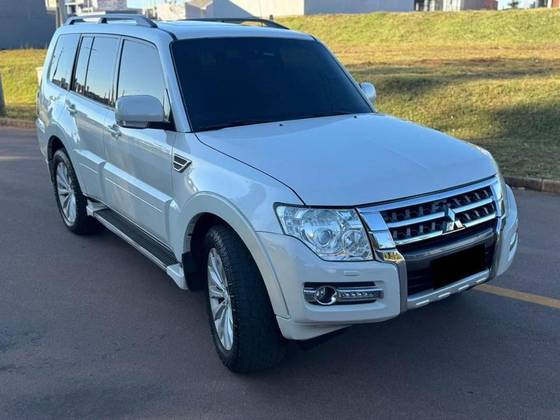 MITSUBISHI PAJERO FULL 3.2 HPE 4X4 16V TURBO INTERCOOLER DIESEL 4P AUTOMÁTICO MITSUBISHI PAJERO FULL 3.2 HPE 4X4 16V TURBO INTERCOOLER DIESEL 4P AUTOMÁTICO